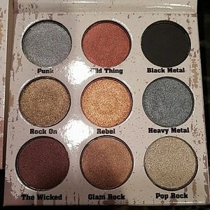 Crown Pro Glam Metals eyeshadow palette